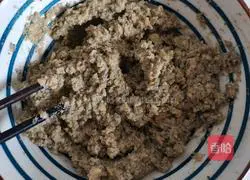 Illustration of how to make black bean dregs cake 7