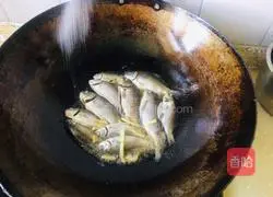 Winter Melon, Tofu and Crucian Carp Soup Recipe Illustration 3