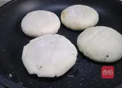 Illustration of how to make fennel and egg pie 11