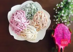 Illustrations of how to make colorful hand-made noodles 1