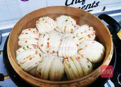 Illustration of how to make red pepper and ham sausage rolls 22