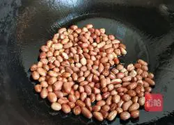 Illustration of how to mix chicory with peanuts 3