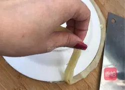 Illustration of how to make spring pancake skin 17