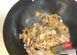 Illustration of how to make fried pork with pepper 3