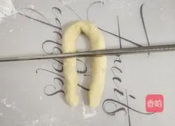 Illustration of how to make rabbit steamed buns 12