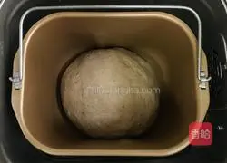 Illustration of how to make banana, walnut and rye soft oatmeal 5