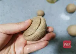 Illustration of how to make black whole wheat steamed buns 11