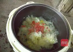Illustration of how to make papaya and white fungus soup 3