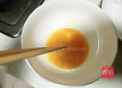 Illustration of how to make egg steamed bun slices 2