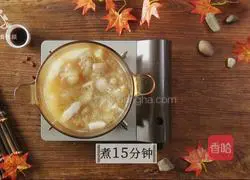 Illustration of how to make the essential pig's trotters, lotus root and lotus root soup for nourishing and nourishing skin in autumn 15