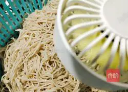 Illustration of the recipe of Xiangchou Meiyu Soy Sauce Fried Noodles 5