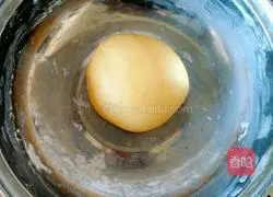 Illustration of how to make pumpkin rolls 8