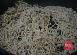 Illustration of how to make fried noodles with shrimp paste 4
