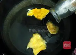 Illustration of how to make grapefruit rock sugar water 6