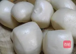 Homemade lazy meal fried steamed buns Illustration of how to make slices 2