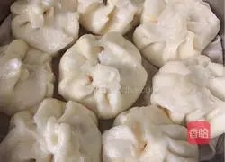 Illustration of how to make pork and green onion buns 3