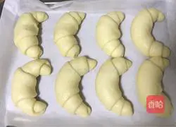 Illustration of how to make croissants 12
