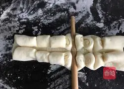 Illustration of how to make shell steamed buns 11