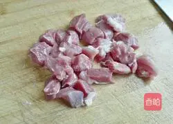 Illustration of how to make American ginseng and dendrobium lean meat soup 4