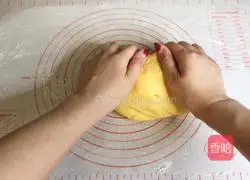 Illustration of how to make pumpkin chive rolls 11