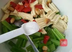 Illustration of how to make cold celery and yuba 8