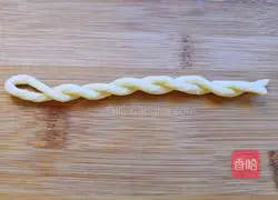 Illustration of how to make crispy twists 15