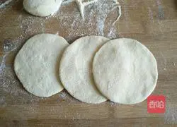  Illustration of how to make steamed dumplings with mutton and dried radish 13