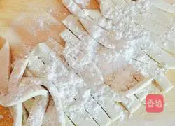 Illustration of how to make smooth pork noodles 9