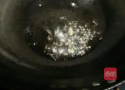 Illustration of how to make preserved egg and cucumber soup 5