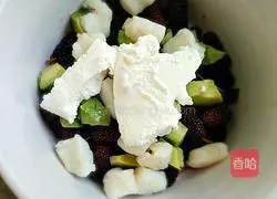 Illustration of making fish salad 10