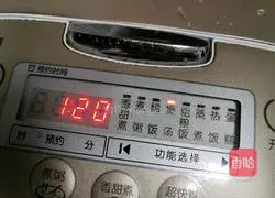 Illustration of how to make peach gum nourishing soup 6