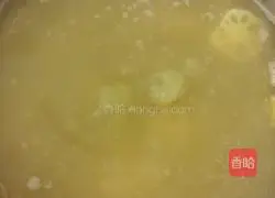 Lotus root and mung bean pork ribs soup recipe 6