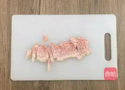 Illustration of how to make fried pasta with salted egg yolk and bacon 5