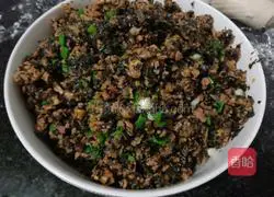 Illustration of how to make prune and vegetable meat cakes 2