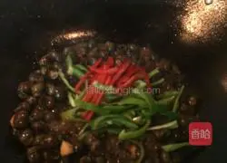 Illustration of how to make spicy snails 9
