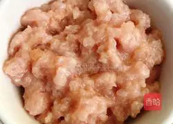 Illustration of how to make spinach noodles with tomato meat sauce 3