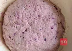 Illustration of how to make purple sweet potato rolls stuffed with roses 8