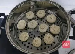 Illustration of how to make pickled cabbage stuffed buns 6