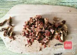 Small braids with red dates Illustration of how to make toast bread 1