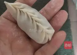 Illustration of how to make willow leaf dumplings 3