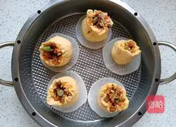 Illustration of how to make rice siomai 14