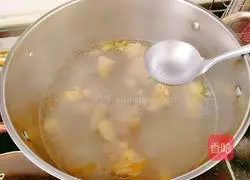 Illustration of how to make mushroom and chicken soup 7