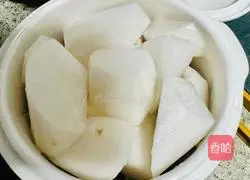 Illustration of how to make spareribs and radish soup 3