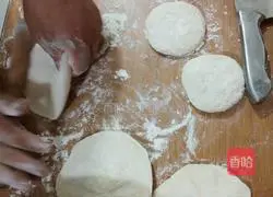 Baozi ( Illustration of how to make leeks and eggs 7