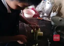 Illustration of how to make cold shredded bamboo shoots 1 