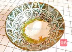 Illustration of how to make oil-free green pepper and egg pancakes 7