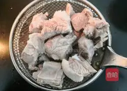 Illustration of how to make carrot, yam and spareribs soup 7