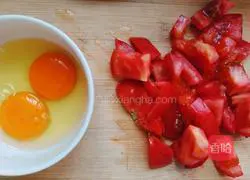 Illustration of how to make egg tomato noodles 2