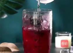 Illustration of how to make mulberry yogurt 5