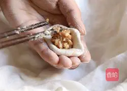 Illustration of how to make salty glutinous rice balls 12